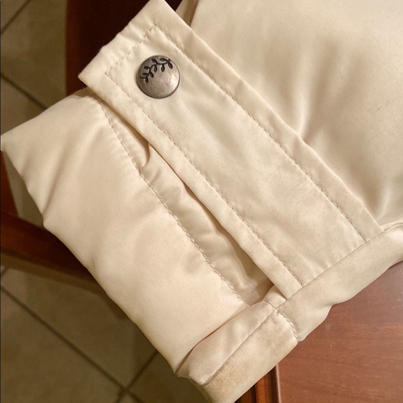 Columbia Women's Ski Jacket - Cream with Purple Lining - Picture 3 of 8